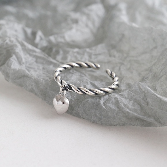 Dangle heart ring , heart ring, silver ring , sterling silver ring, twisted ring - Picture 4 of 7